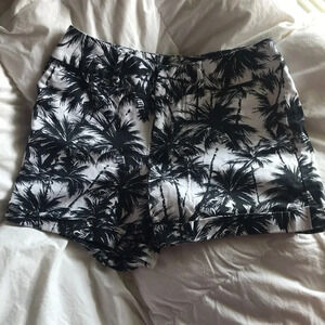 Ladies shorts‎